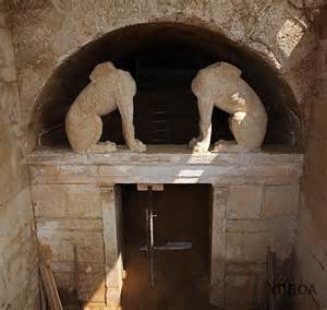 Mak Amphipolis Kasta tomb entrance 1.jpg