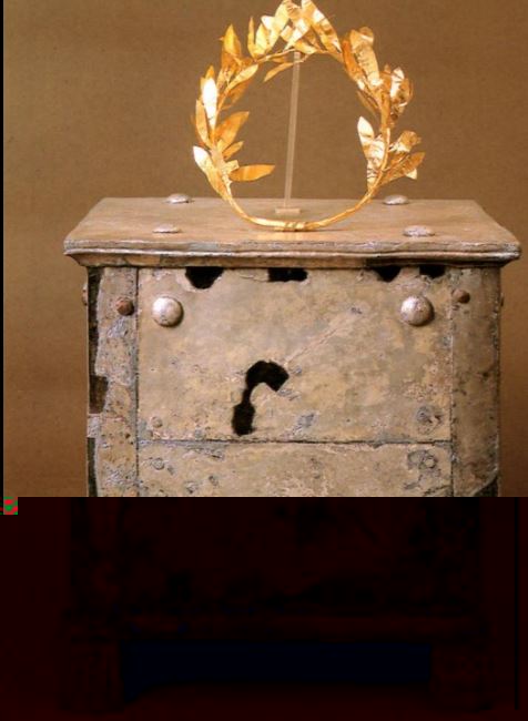 Silver urn and gold crown probably that of Brasidas from agora at Amphipolis.JPG