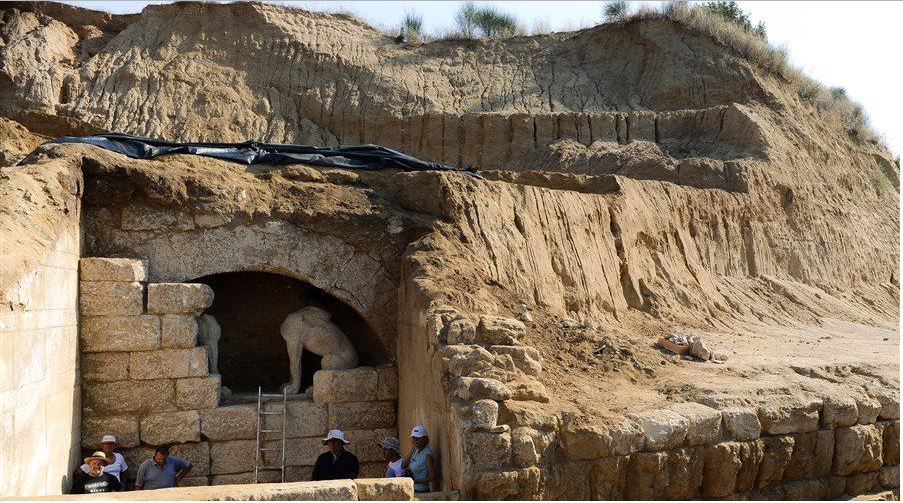 Kasta tomb entrance showing connection to peribolos wall note no trace of foundations to right.JPG