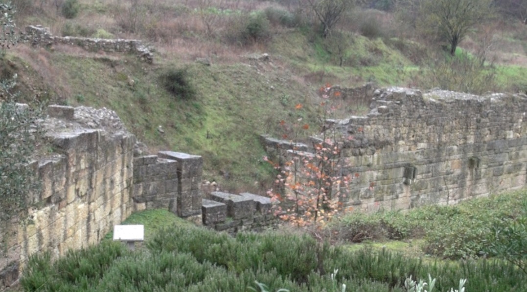 Amphipolis_Wall showing rubble core construction between inner and outer facing wall.jpg