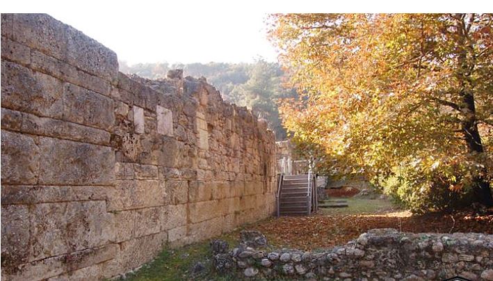 Mak Amphipolis section of polygonal wall.JPG